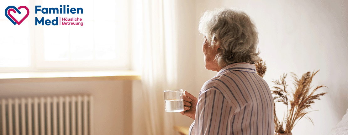 Warum ist eine ausreichende Flüssigkeitszufuhr bei der Pflege eines älteren Menschen wichtig? 